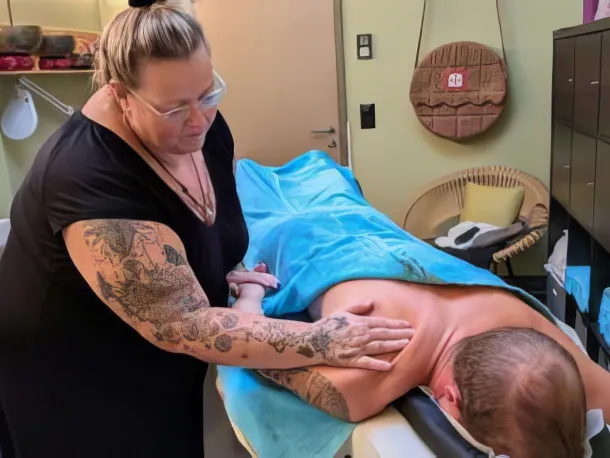 Ganzkoerpermassage_mit_Yvonne.jpg